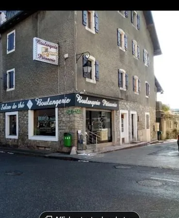 Local commercial 2niveaux Coeur de Boege URGENT