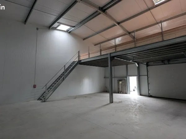 À LOUER - Cellule d'Activité/Entrepôt/Local commercial Neuf - 170 m² - Cornebarrieu