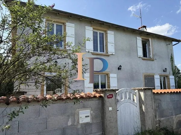 PROCHE CHARLIEU MAISON RENOVEE