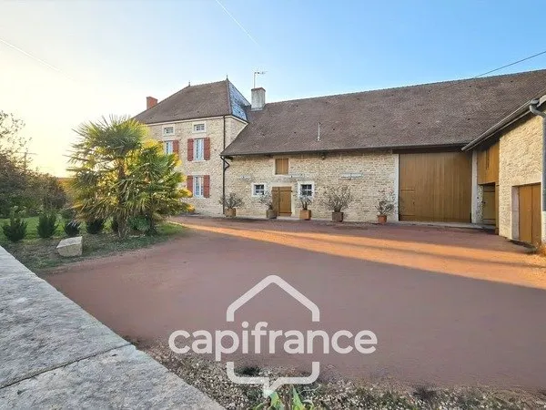 A vendre Maison en pierre de 9 pièces avec dépendances sur terrain de 2000 m² (71100)