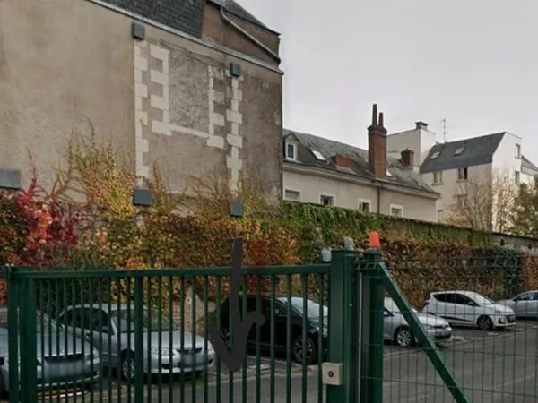 Place de parking 200m Gare de Tours
