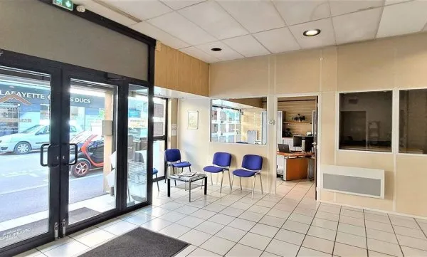 Local commercial 347 m²