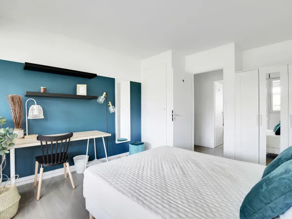 Chambre de 13 m² avec balcon