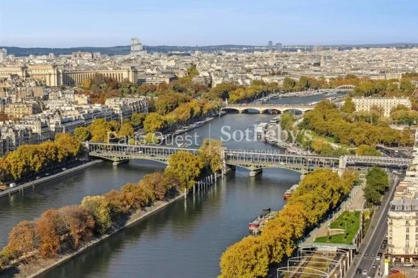 BORDS DE SEINE - TOUR TOTEM - Penthouse d'exception avec vue panoramique sur les monuments de Paris