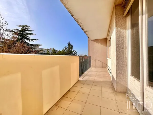 Lumineux T4 de 70m² avec balcons, cave et parking collectif