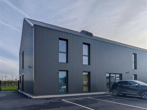 Bureau 275 m²