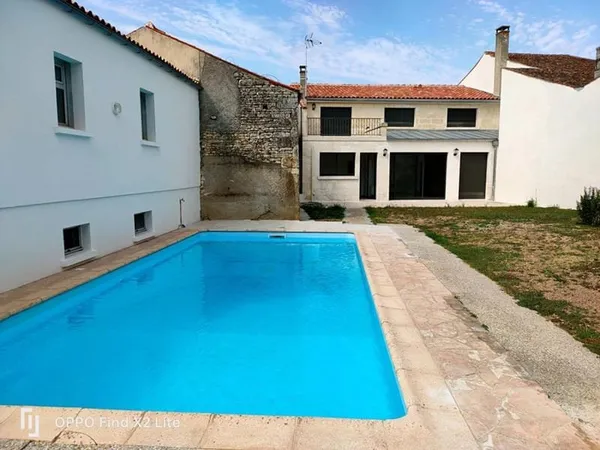 Maison Saint Hilaire De Villefranche 11 pièce(s) 200 m2