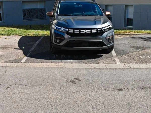 Loue place de parking extérieur