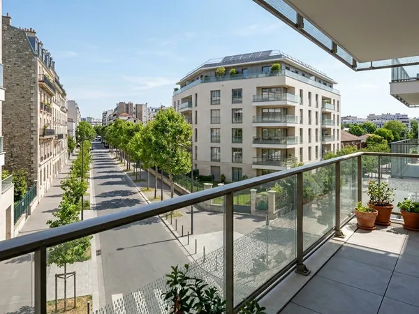 - T2 avec BALCON, proche métro -