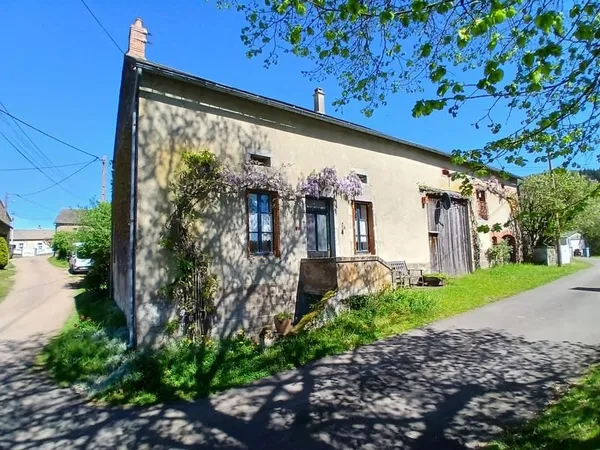 Maison de vacances à Jeaux commune de Mhère, entre Lormes et le Lac de Pannecière avec deux chambres
