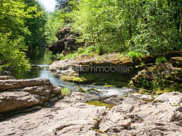 Accès rivière PRIVÉ + 5000 m² - maison clé en main