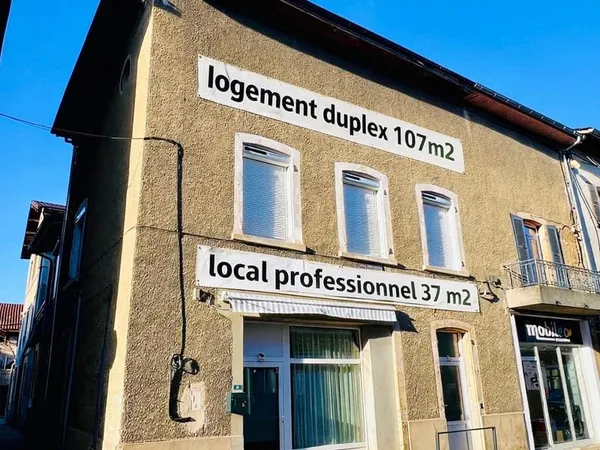 Vivre et travailler au même endroit - Maison de ville rénovée avec local professionnel