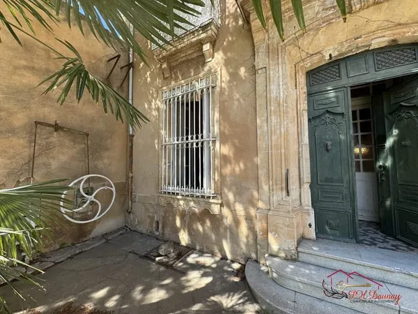 Maison de maitre de caractère avec dépendances sur 950 m2 de t