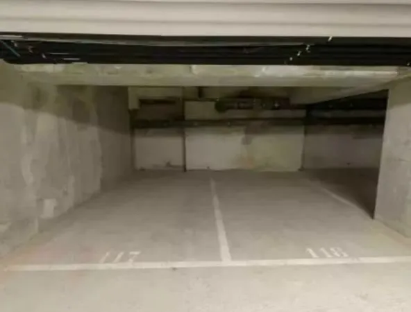 Place de parking en sous-sol sécurisé