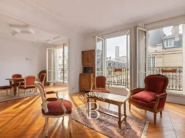 Paris 6 - Saint-Germain-des-Prés - Etage élevé - Balcon