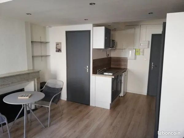 Studio meublé 20 m2 centre ville brignoles