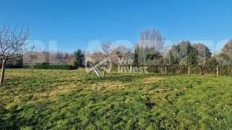 Terrain 882 m²