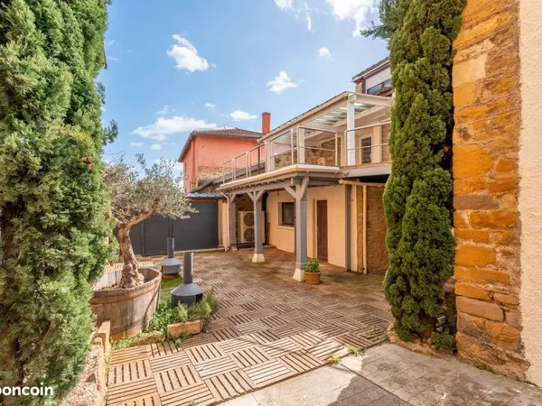 Maison pierres dorées 239m²