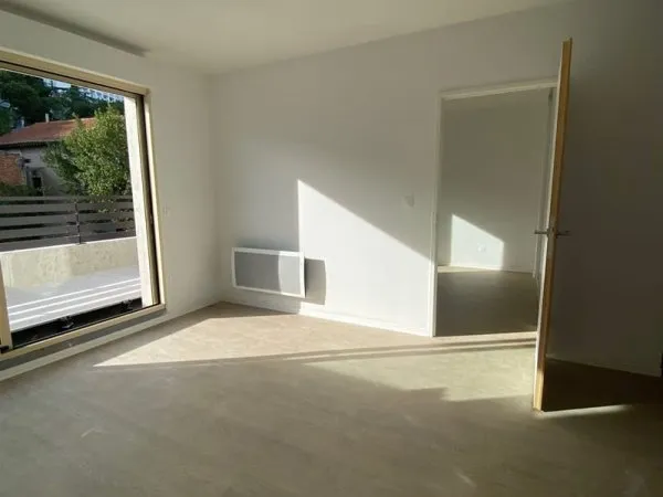 Nimes - Appartement récent type 2 pièces + Parking sous sol