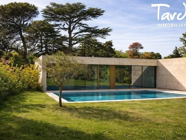 Villa 5 pièces 270 m²