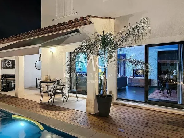 Superbe Villa Contemporaine avec Piscine à Cannes, au Calme Absolu