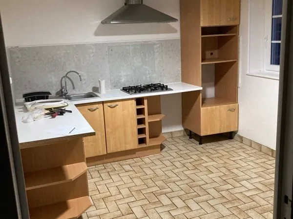 Location maison deux chambre un bureau buanderies..