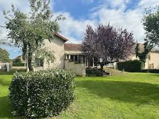 MAISON DE PLAIN-PIED DE 107 M2 HAB.DÉPENDANCES ATTENANTES.
