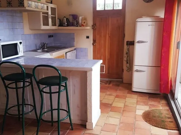 Meublé avec terrasse dans un hameau calme ttes charges inclu