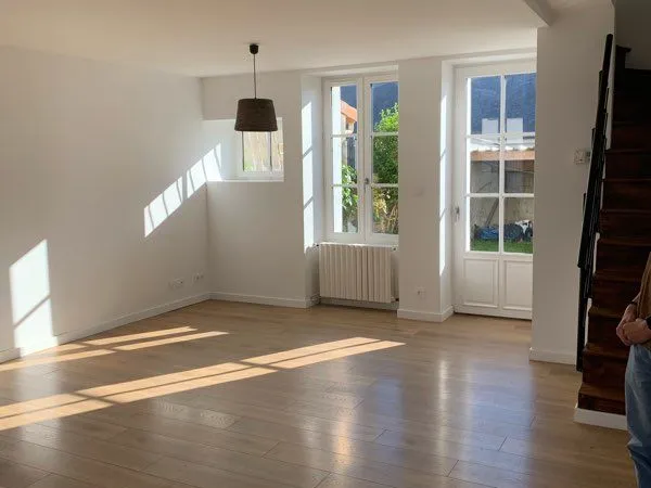 À louer Maison rénovée avec extérieur
