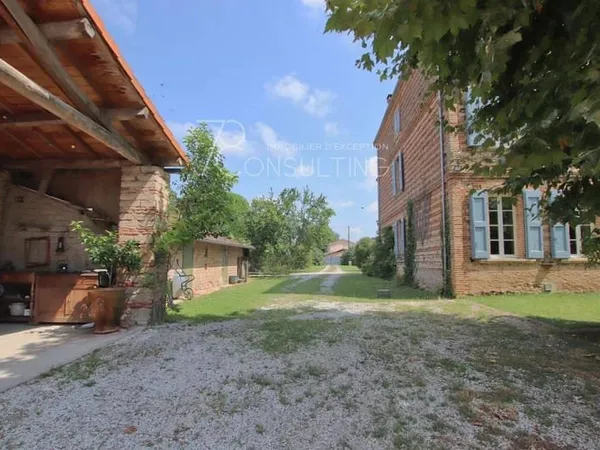 Maison 7 pièces 270 m²