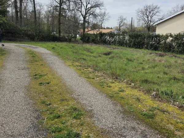 Terrain 676 m²