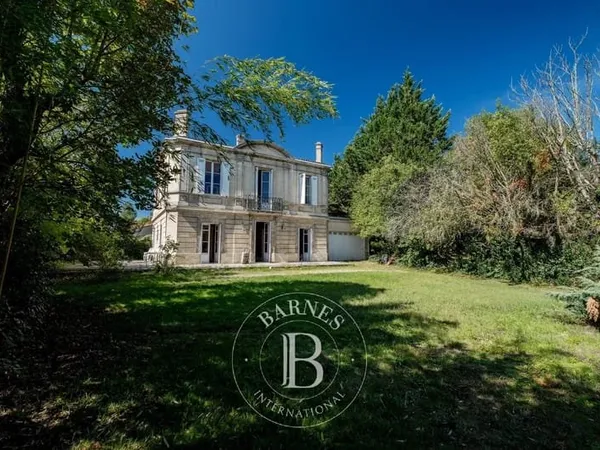 Bordeaux Caudéran - Chartreuse de 244 m² - Parcelle de 1931 m² - Garage