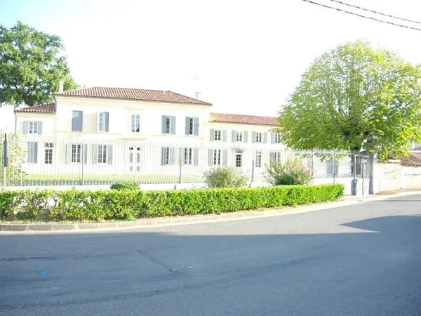 Maison 6 pièces 275 m²