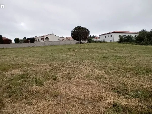 Terrain constructible 980m2 Canohes
