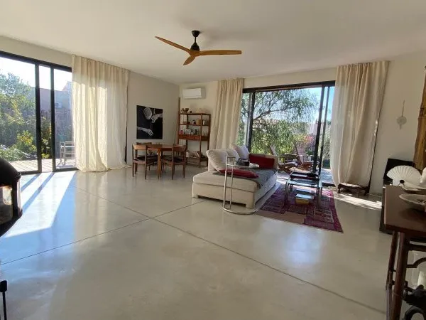 A vendre villa contemporaine avec terrasse et terrain piscin