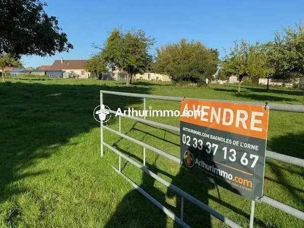 LE MENIL DE BRIOUZE, TERRAIN A BATIR DE 1298 M²