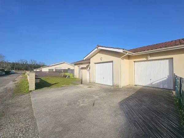 Ensemble immobilier comprenant 2 maisons mitoyennes avec garage