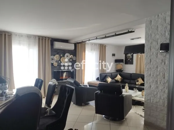 Maison 8 pièces 163 m²