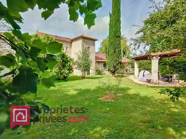 CHINON - VEZIERES Propriété de 280M2