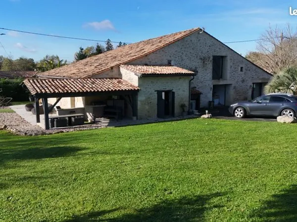 A vendre maison en pierre proche Créon
