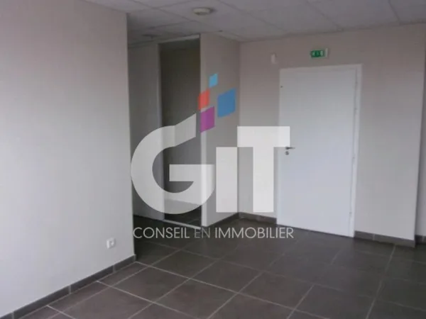 Bureau 67 m²