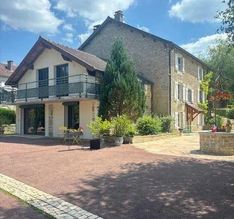 Maison 10 pièces 300 m²
