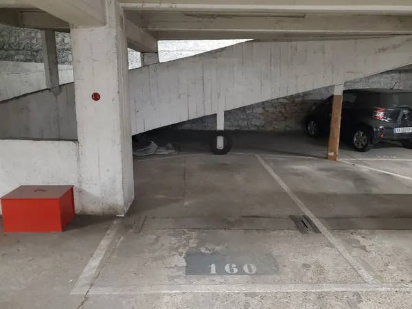 Loue parking 11m² 15ème proche Commerce