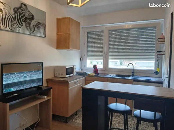 A LOUER, Studio de 15. M² entièrement meublé et équipé