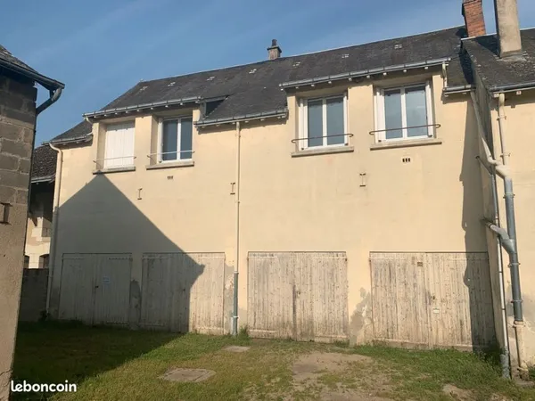 🚗 Location Garage 35 m² - Yzeures-sur-Creuse - 70/mois
