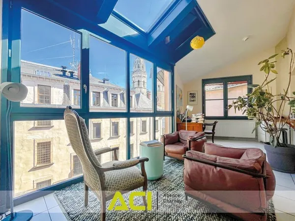 MACON CENTRE - SUPERBE DUPLEX AVEC VUE - 190M2