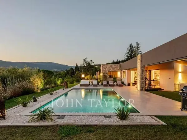 Villa neuve avec piscine et vue panoramique proche Mougins et Valbonne à louer