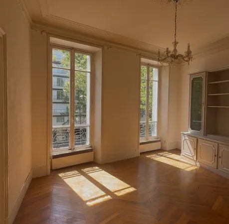 Appartement ensoleillé à rénover 2 chambres - Mairie de Neuilly
