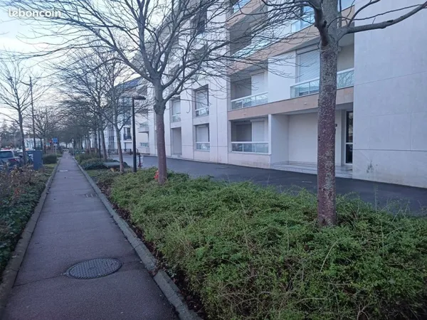 2 pieces balcon parking Jean Zay Orléans