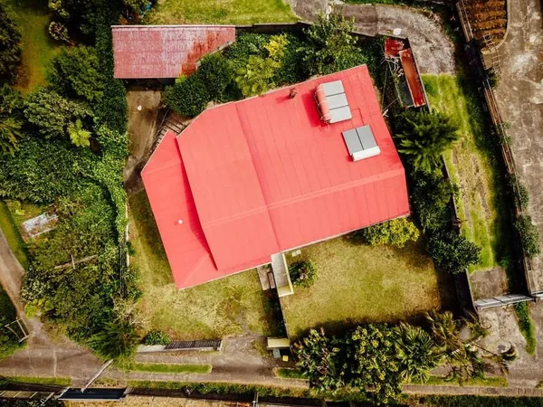 Tampon 22ème: Chalet créole T8 à rafraichir de 185 m2 -oppor
